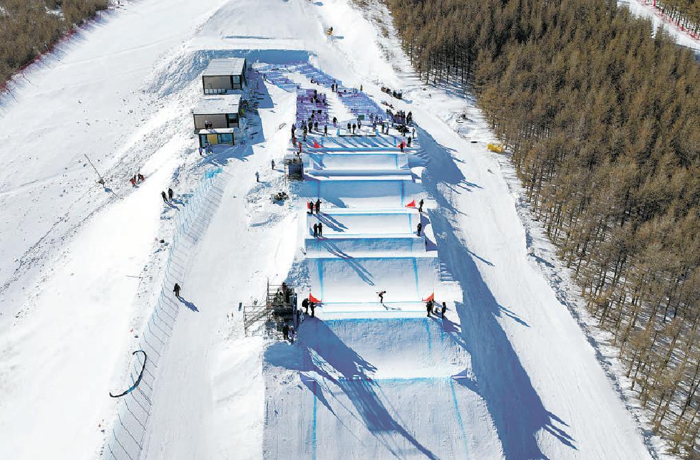 单板滑雪和自由式滑雪障碍追逐世界杯精彩上演,近千名