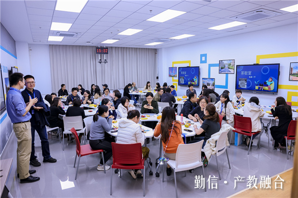 华体会北京消息科技大学举办2023“勤信·产教调解”身手鼓吹论坛(图6)