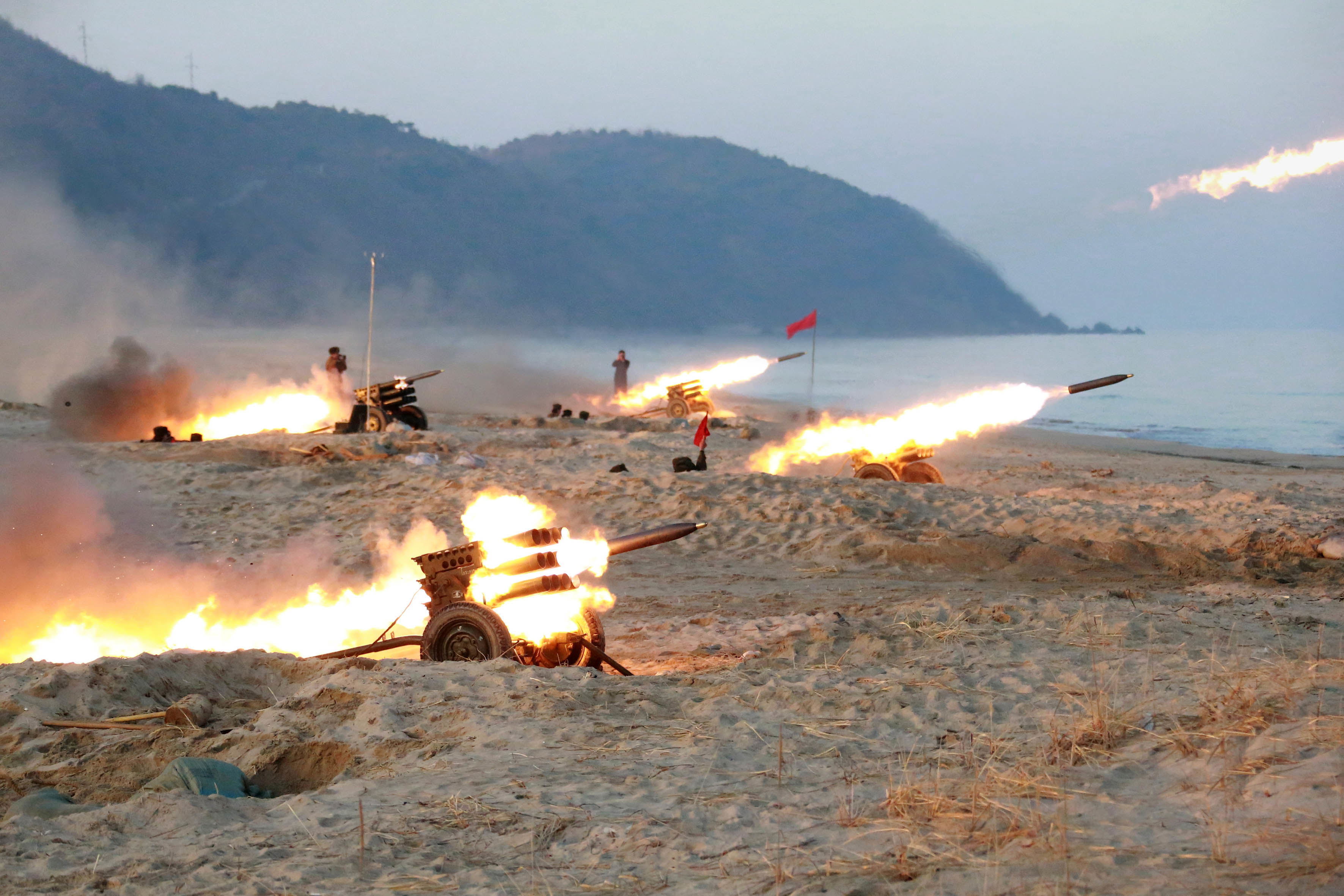 朝鲜人民军举行火炮射击比赛