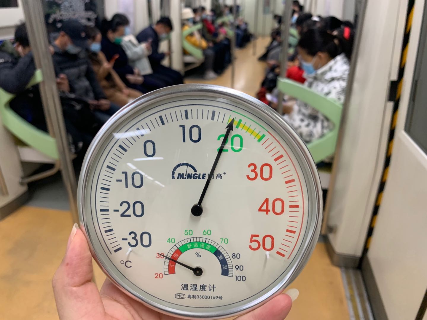 北京地铁全面开启车内加热装置 周一早高峰将加开临客