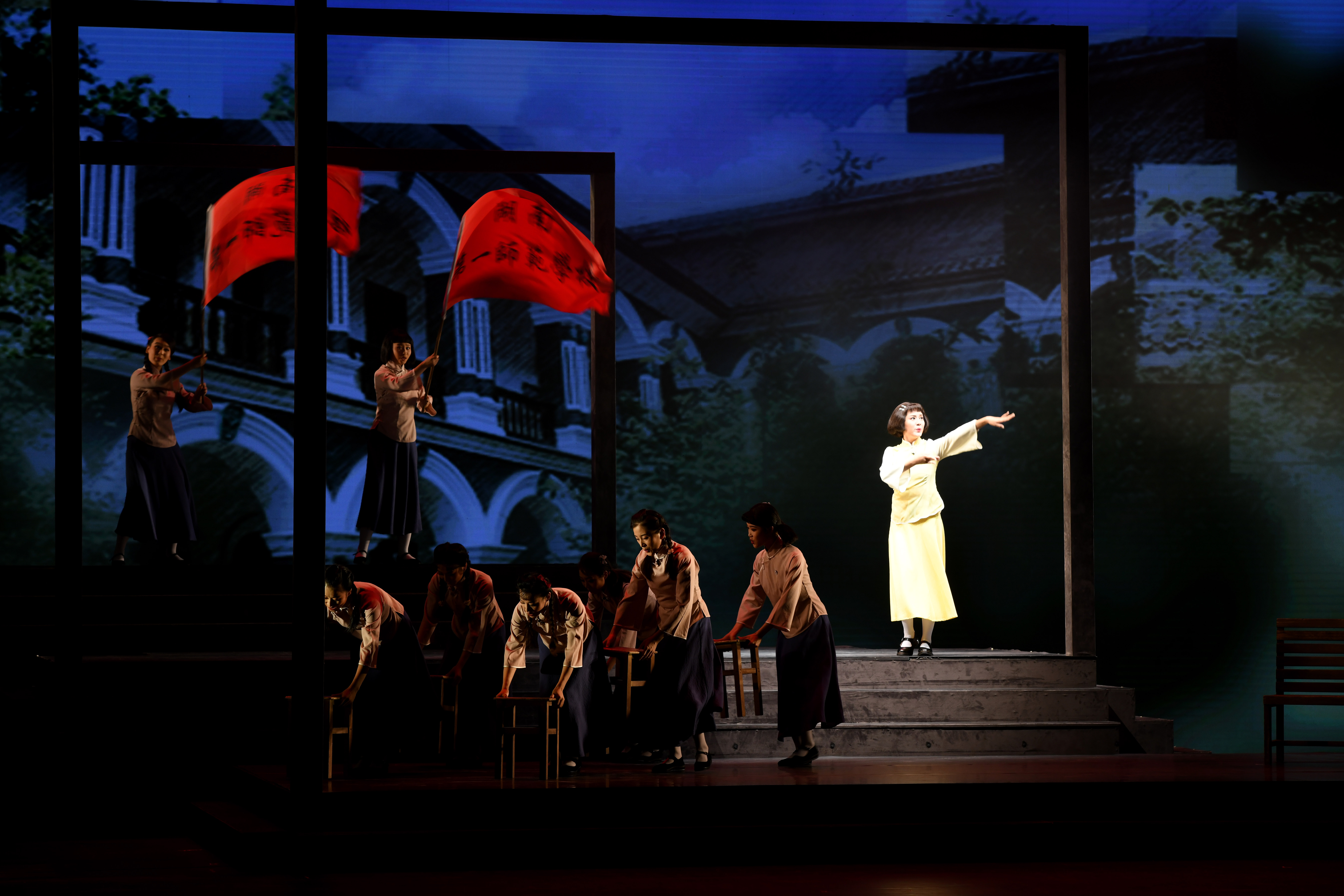 《不朽的骄杨》在国家大剧院上演,整部戏布局巧妙