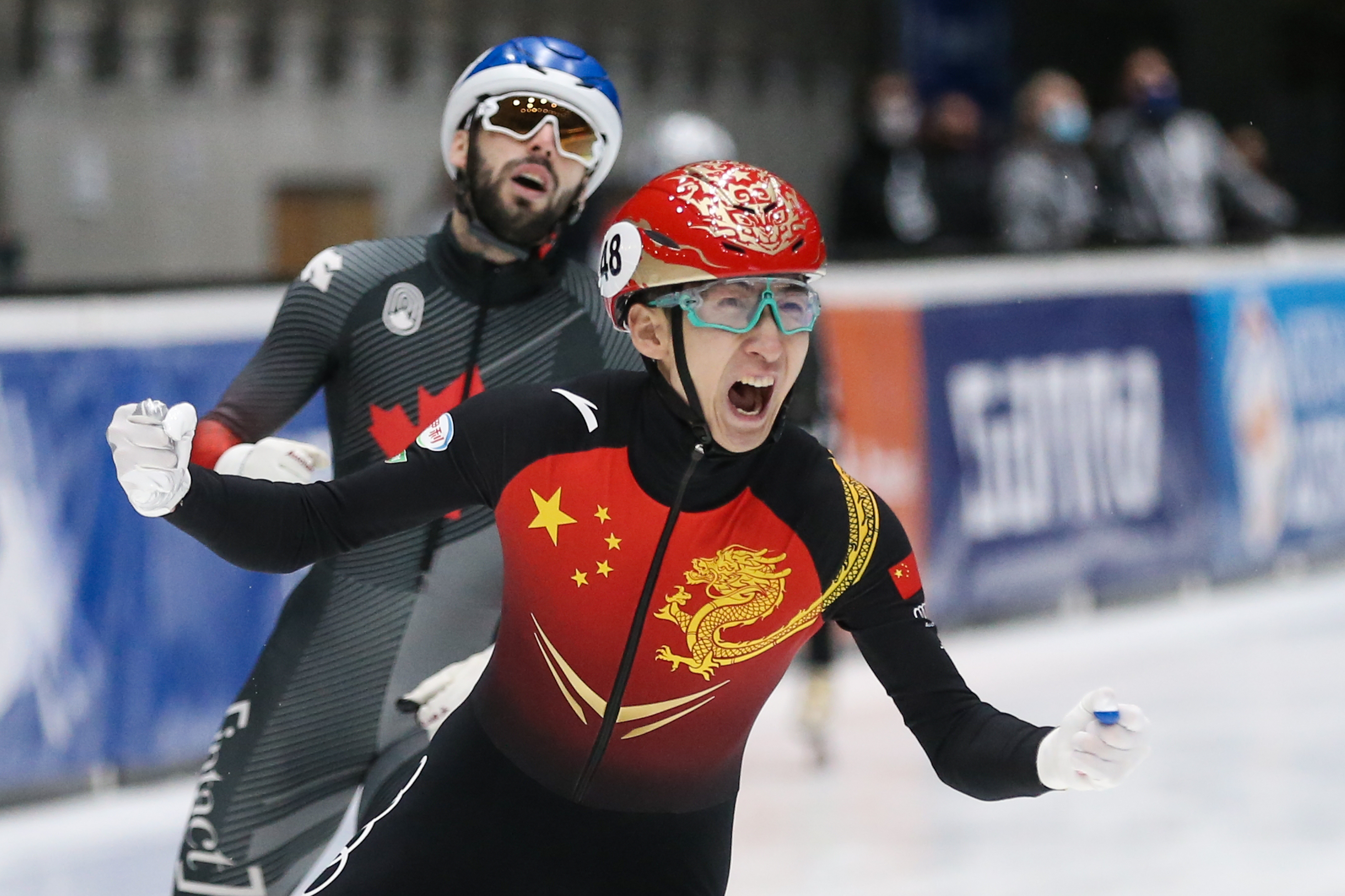 2022冬奥短道速滑金牌图片