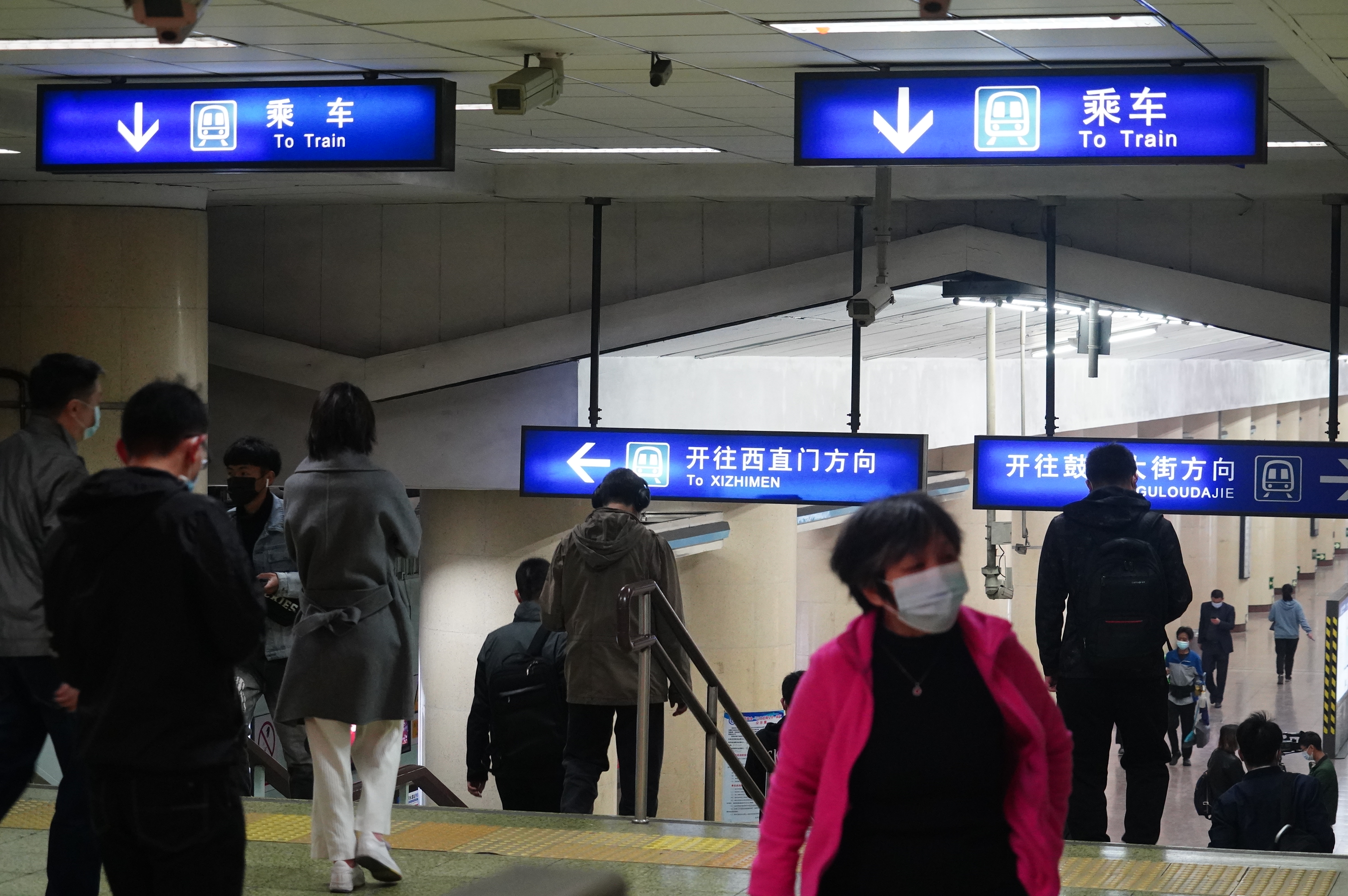 12月5日北京地铁2号线前门站首班车起恢复运营