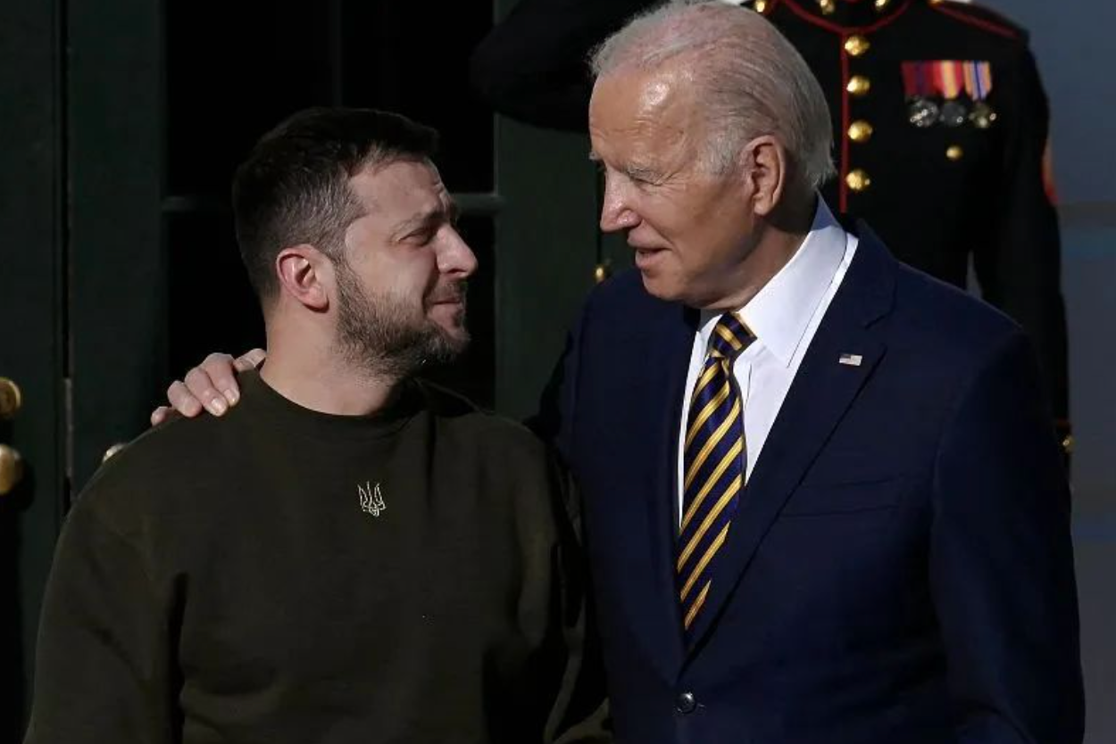 Zelensky presents Biden with Ukrainian soldier's medal on visit to ...