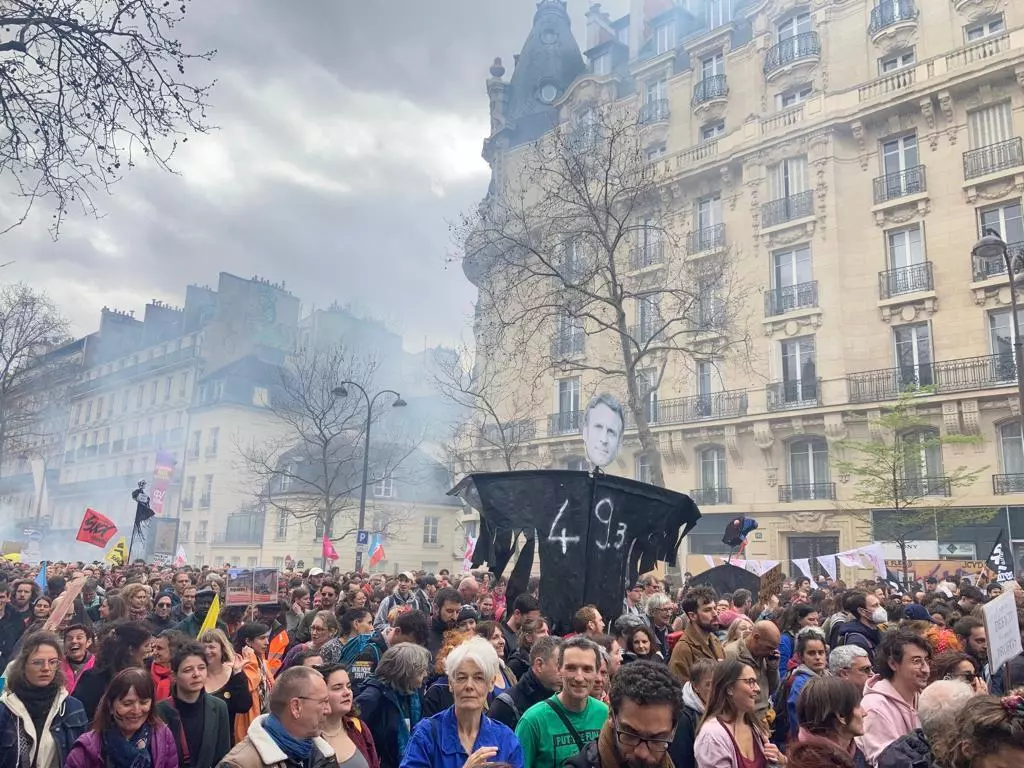 法国青年示威游行 响应6月6日第14轮罢工_凤凰网视频_凤凰网