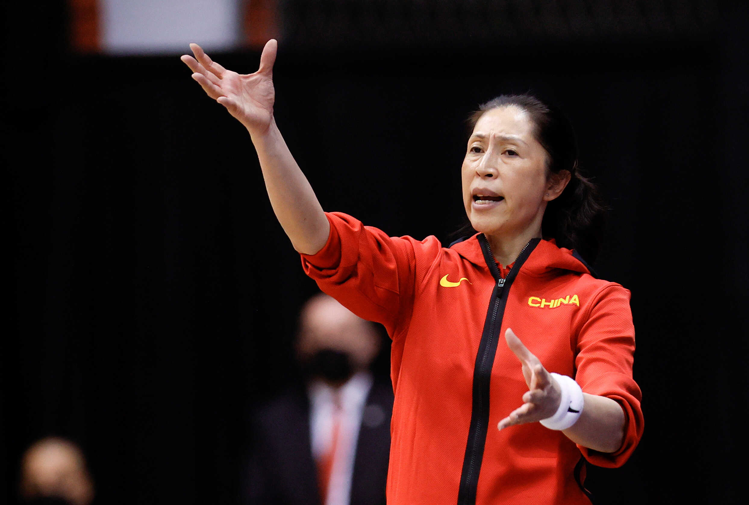 中国女篮主教练郑薇:哪怕只有1%希望,也要尽100%努力