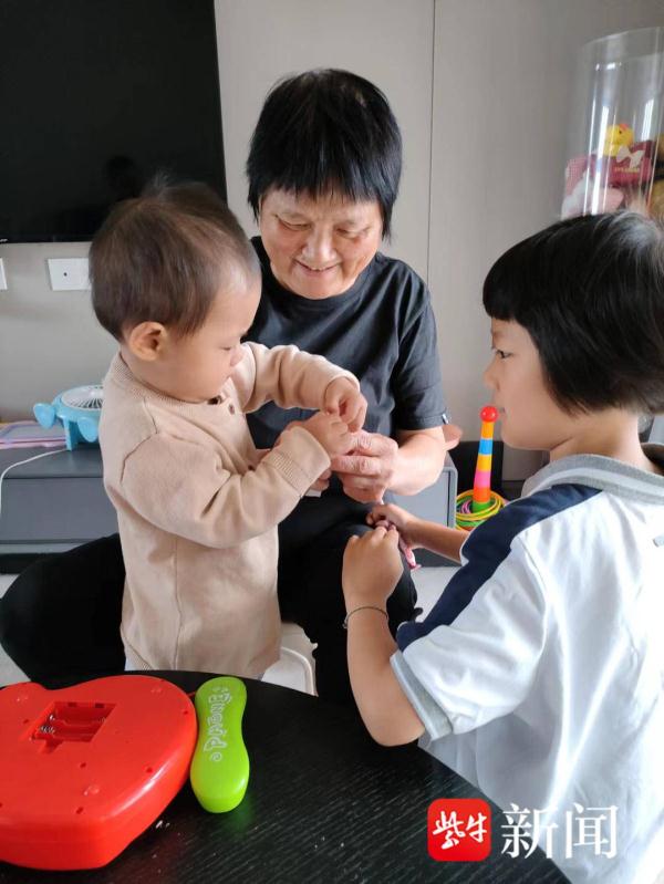 禽兽儿子半夜性侵犯熟睡母亲_半夜怎么快速抓蚊子_女子半夜拍蚊子走出158步吓坏母亲