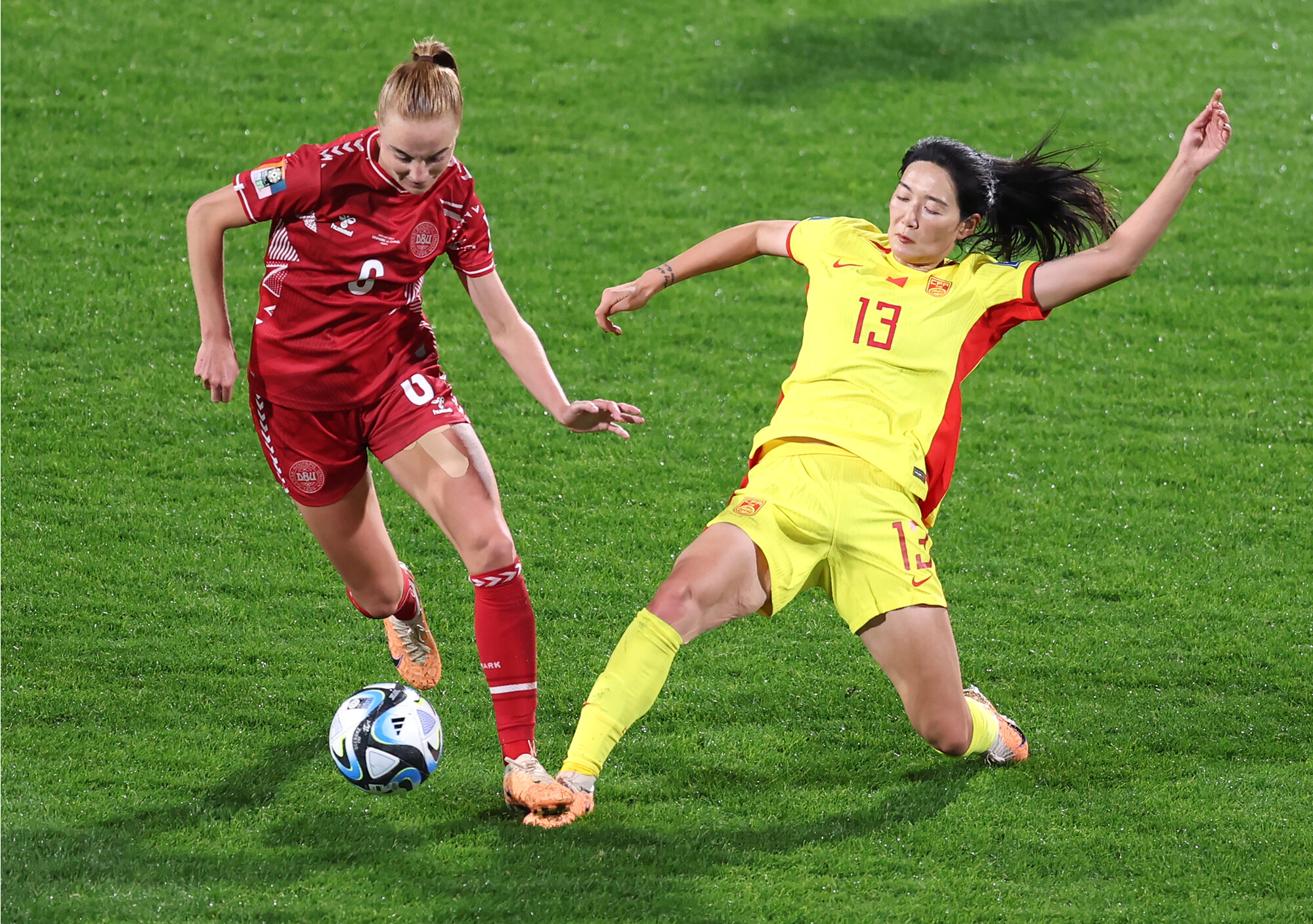 中国女足vs丹麦队